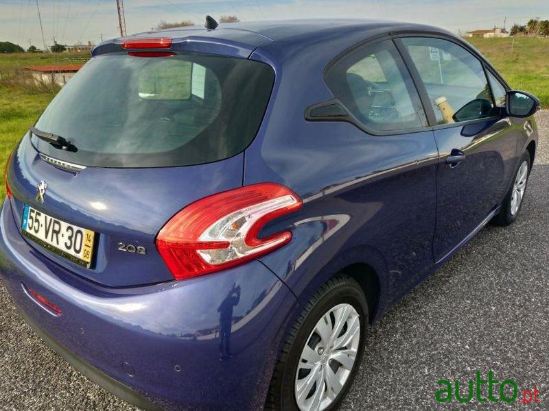 2014' Peugeot 208 1.0 Vti photo #2