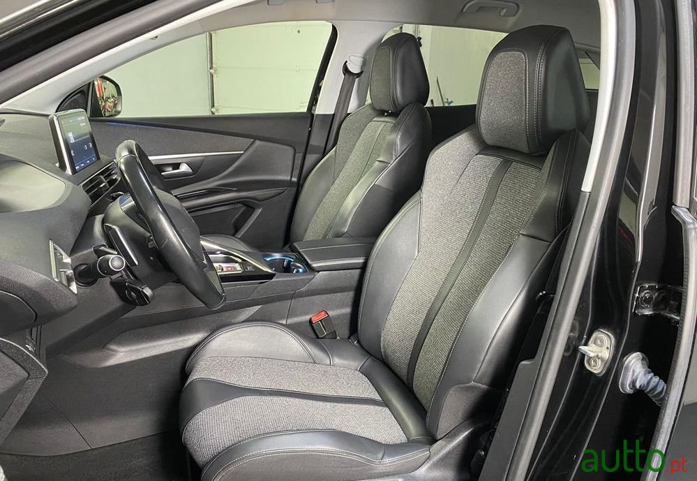 2020' Peugeot 3008 photo #6