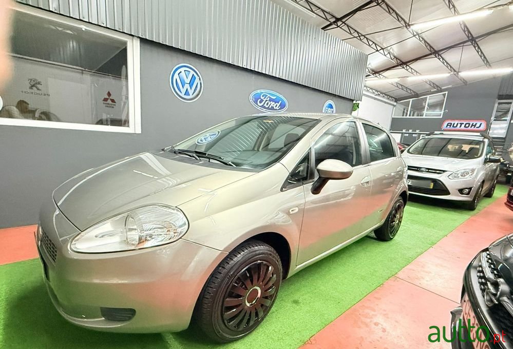 2009' Fiat Punto 1.4 16V Emotion photo #1