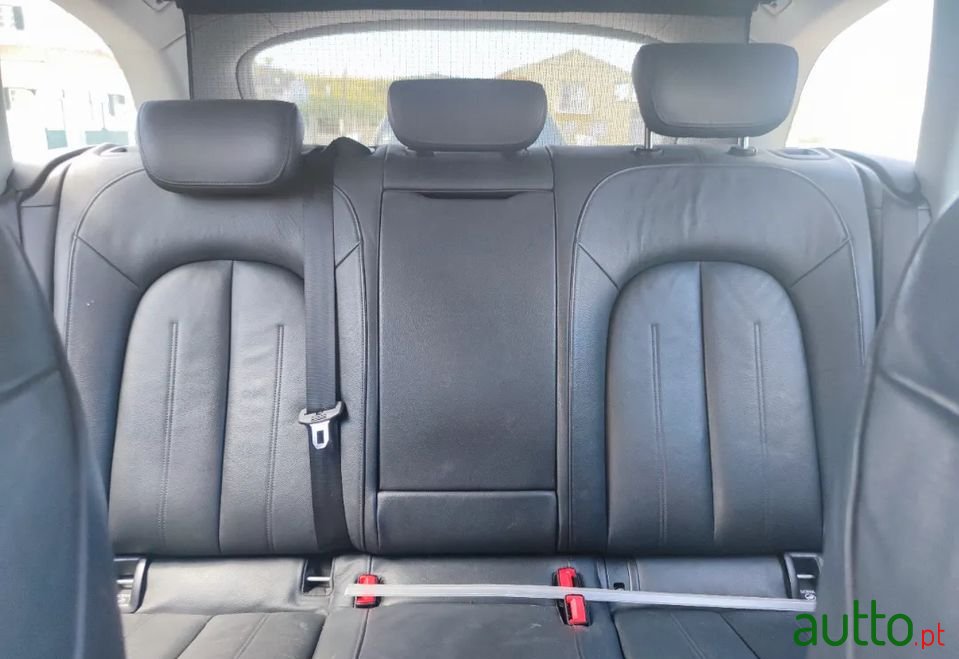 2011' Audi A6 Avant photo #4