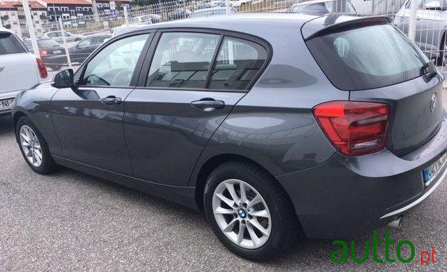 2011' BMW 118 D Line Urban photo #3