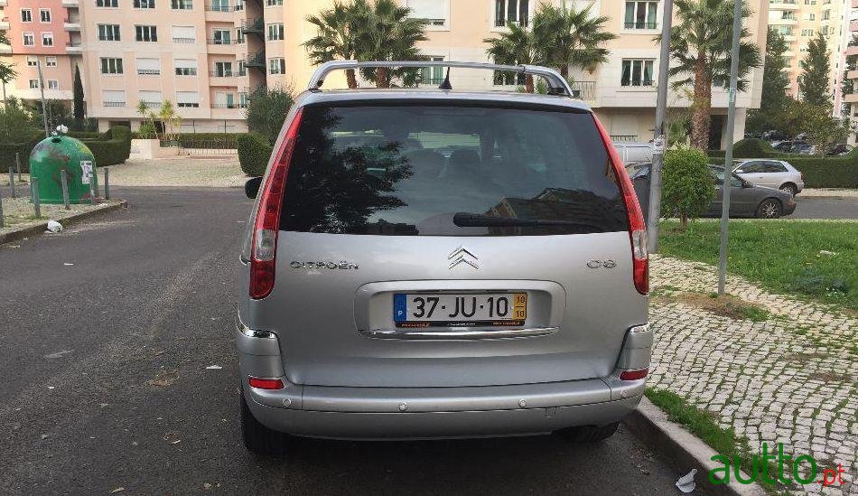 2010' Citroen C8 photo #3