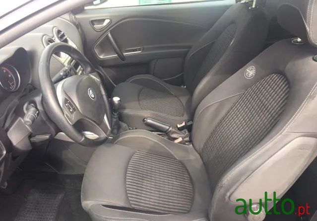 2009' Alfa Romeo MiTo 1.3 Jtd Distinctive photo #6