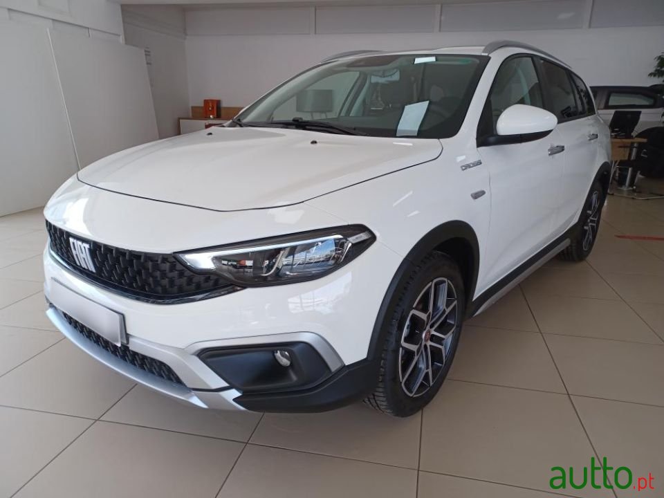 2022' Fiat Tipo Station Wagon Cross photo #2