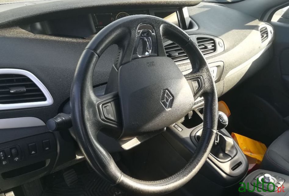 2013' Renault Grand Scenic photo #1