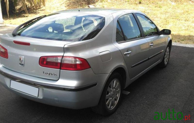 2005' Renault Laguna photo #1