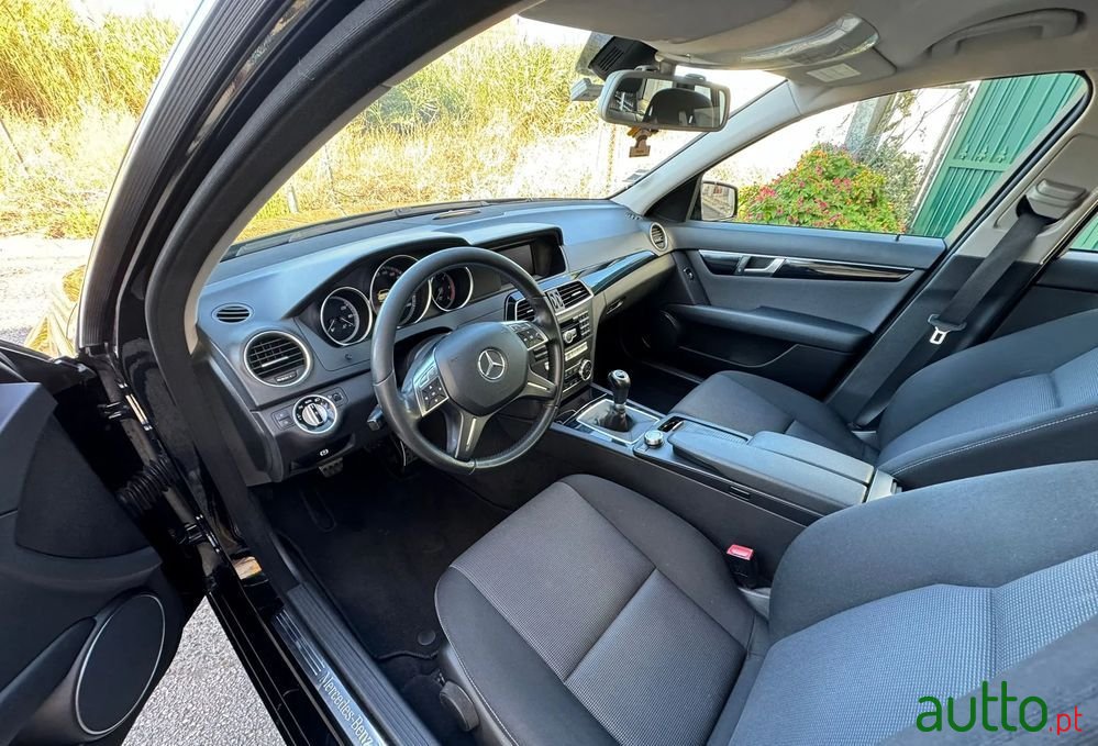 2012' Mercedes-Benz Classe C photo #5