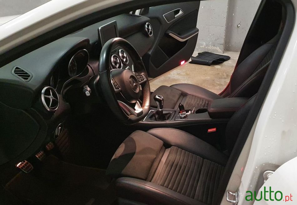 2016' Mercedes-Benz A-180 photo #2