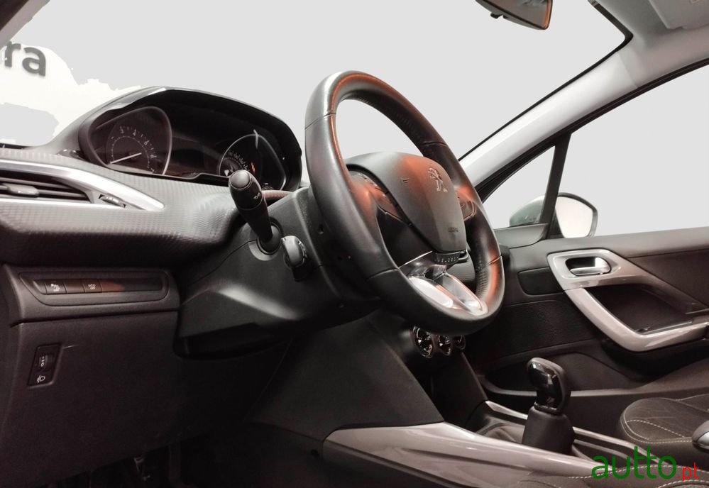 2017' Peugeot 2008 photo #6