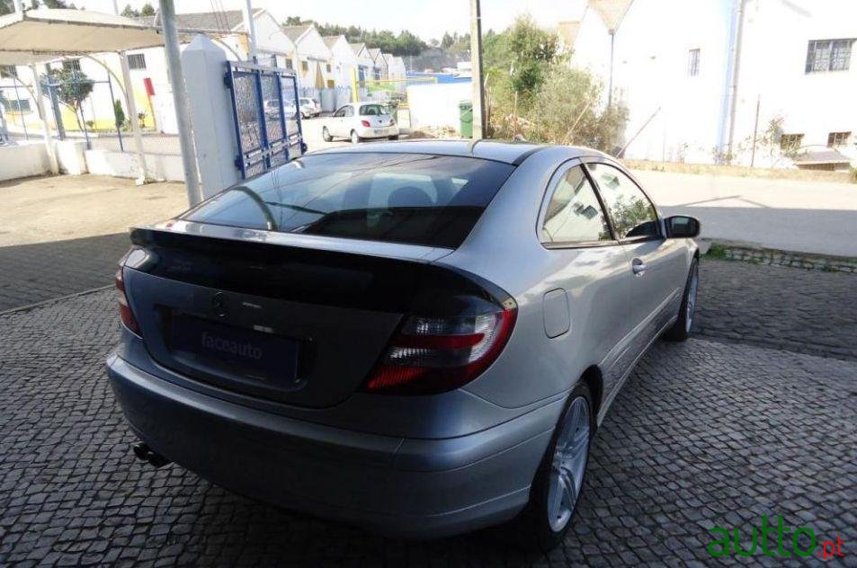 2002' Mercedes-Benz C 220 Sportcoupe photo #1