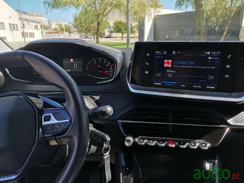 2020' Peugeot 208 photo #5