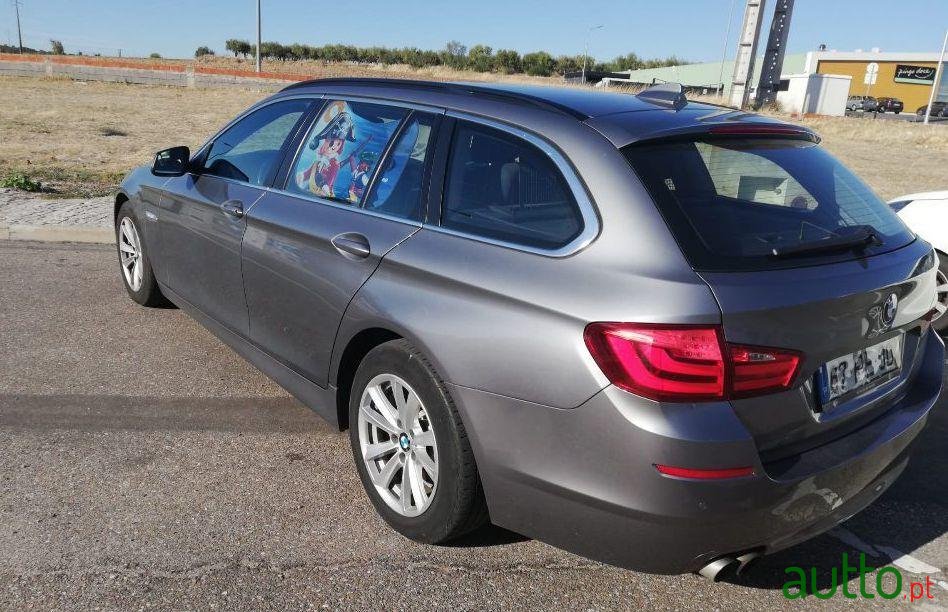 2011' BMW 520 D Efficientdynamics photo #1