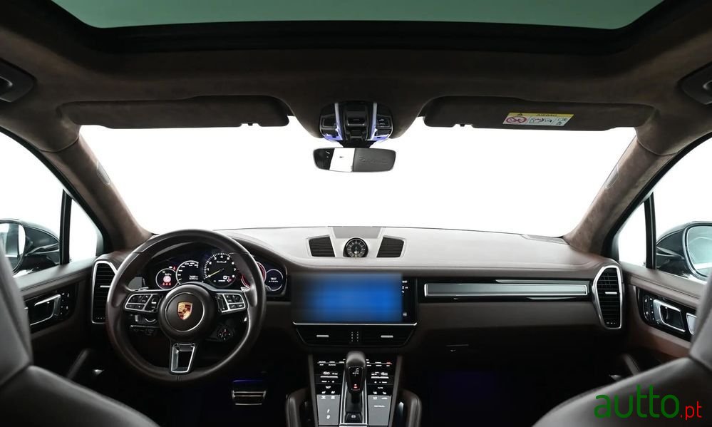 2022' Porsche Cayenne Turbo S E-Hybrid photo #3