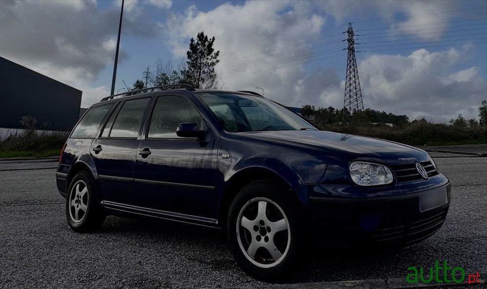 2001' Volkswagen Golf photo #1