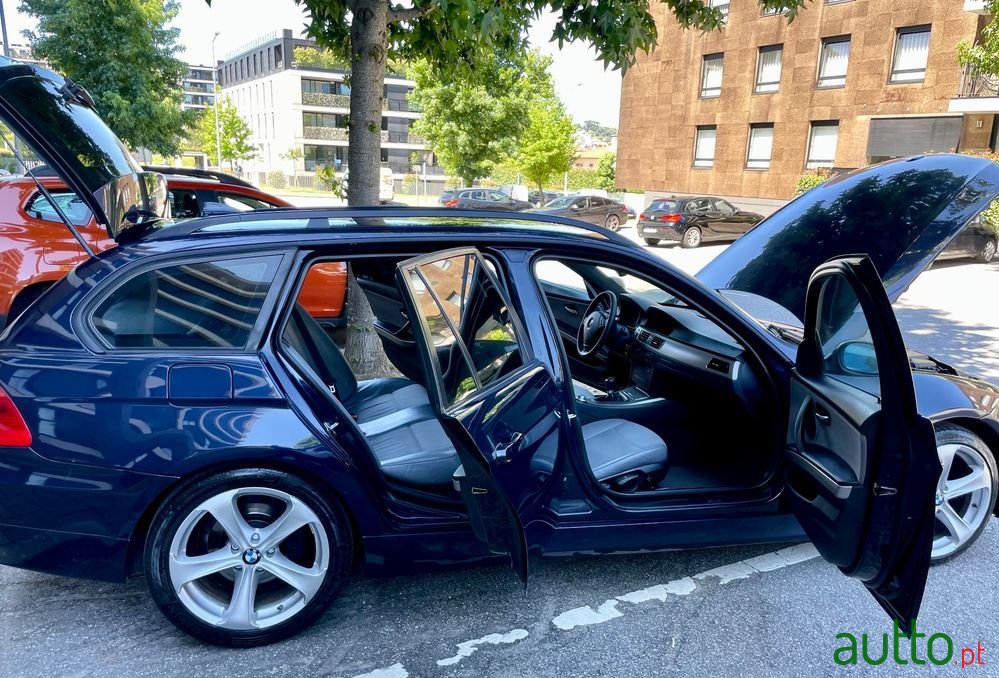 2006' BMW 320 D Touring Exclusive photo #5