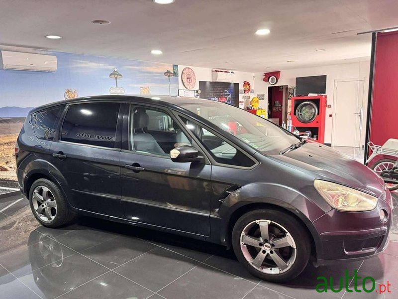 2009' Ford S-Max photo #2