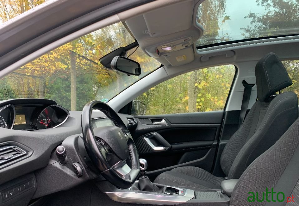 2017' Peugeot 308 Sw photo #5