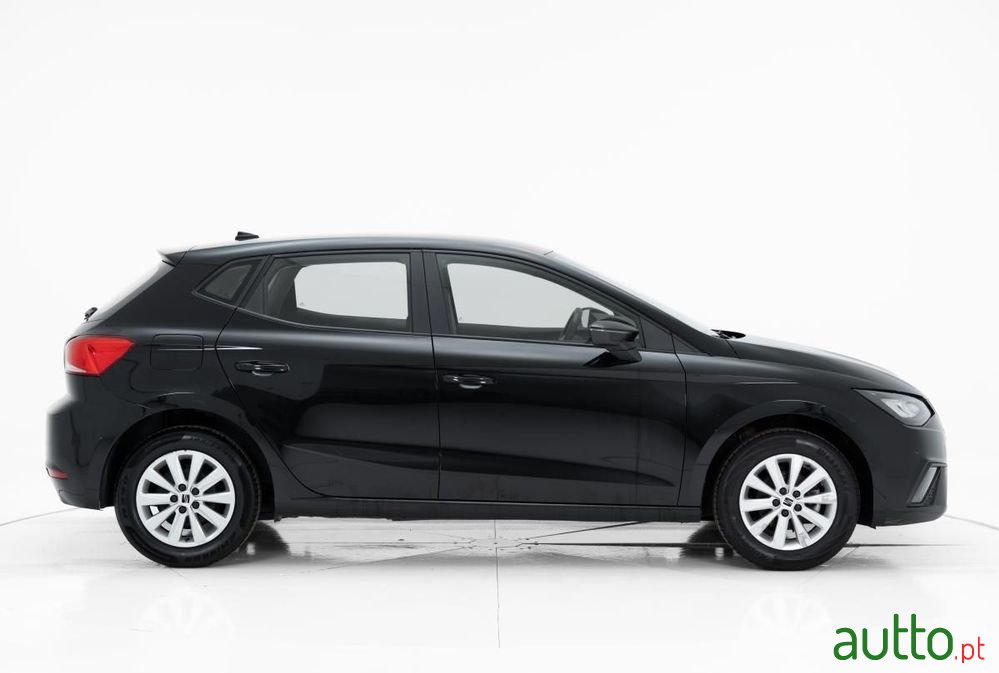 2023' SEAT Ibiza 1.0 Tsi Style photo #2