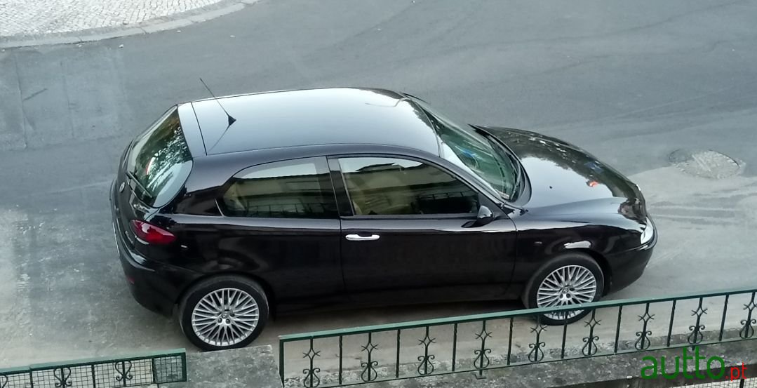 2001' Alfa Romeo 147 photo #1