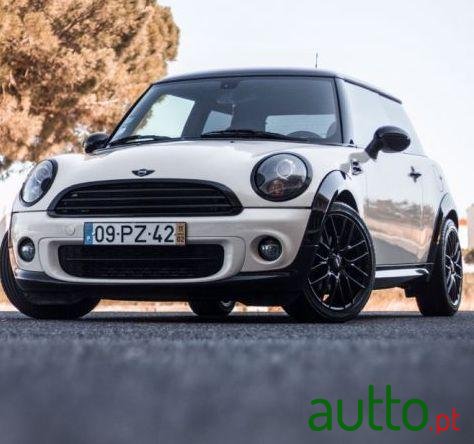 2011' MINI Cooper D photo #2