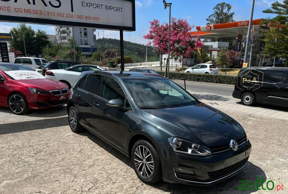 2016' Volkswagen Golf photo #2