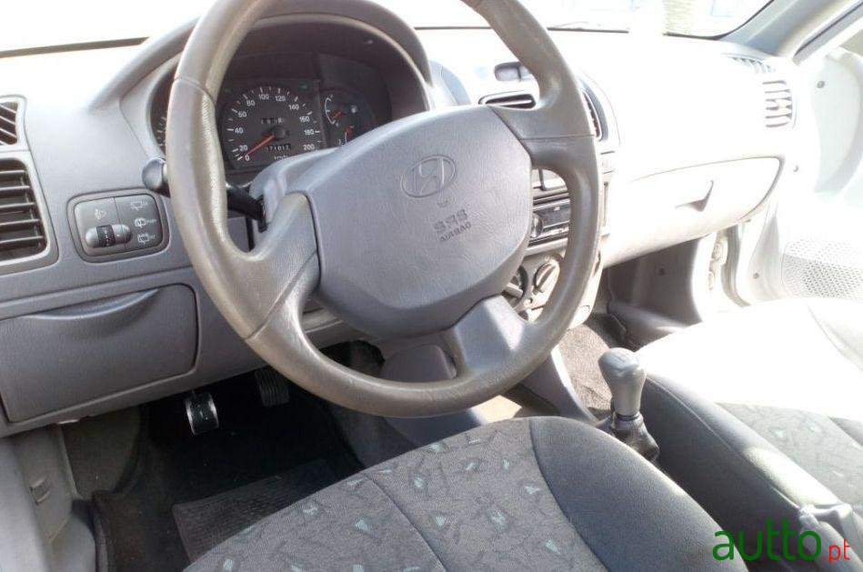 1999' Hyundai Accent Gls photo #3