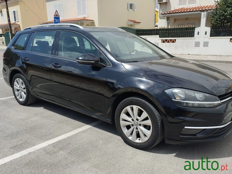 2018' Volkswagen Golf Variant photo #1