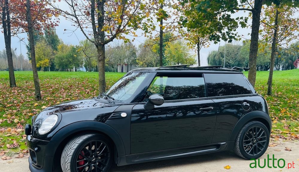 2009' MINI 3 Portas John Cooper Works photo #3