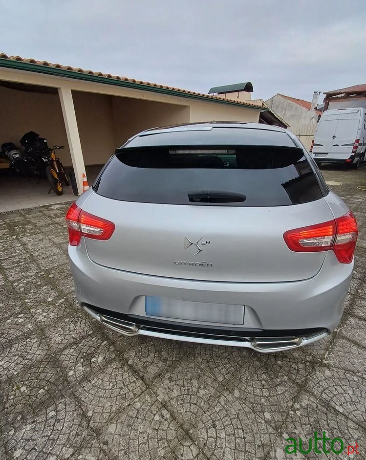 2012' Citroen DS5 photo #5