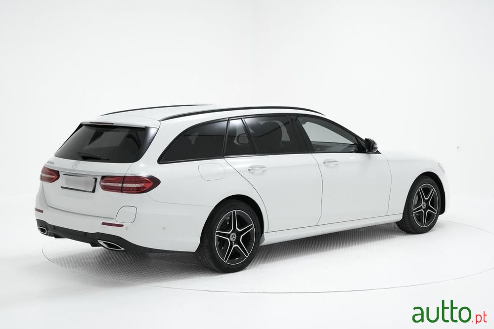 2022' Mercedes-Benz Classe E De Amg Line photo #3