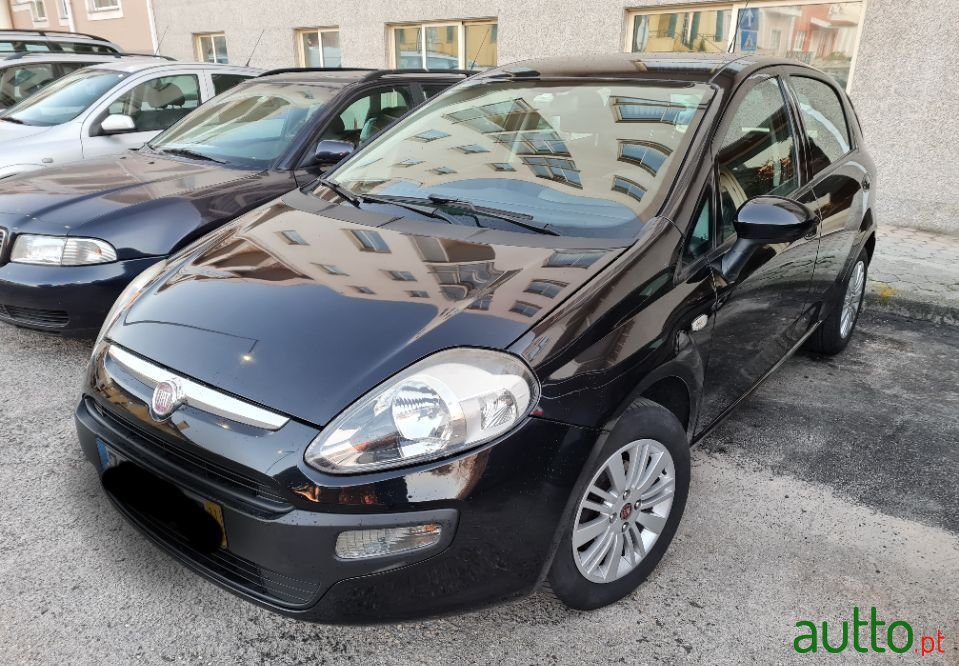 2011' Fiat Punto Evo photo #5