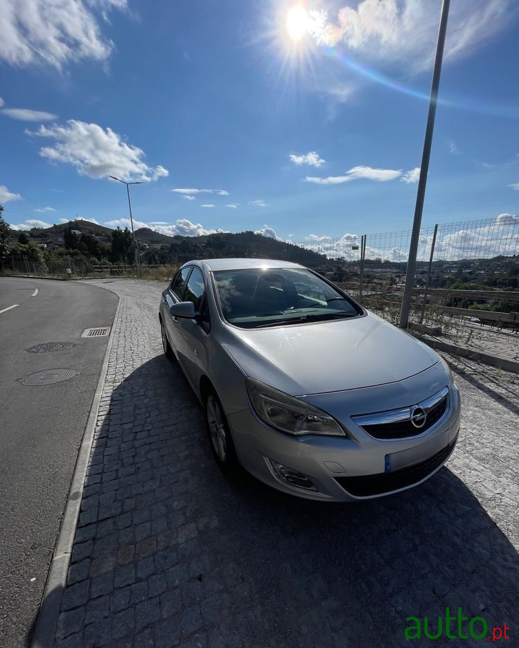 2010' Opel Astra 1.3 Cdti Cosmo photo #2