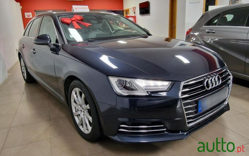 2016' Audi A4 Avant photo #2