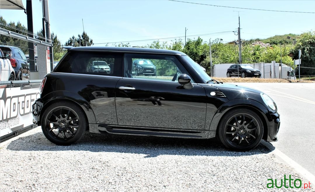 2009' MINI Cooper D photo #4