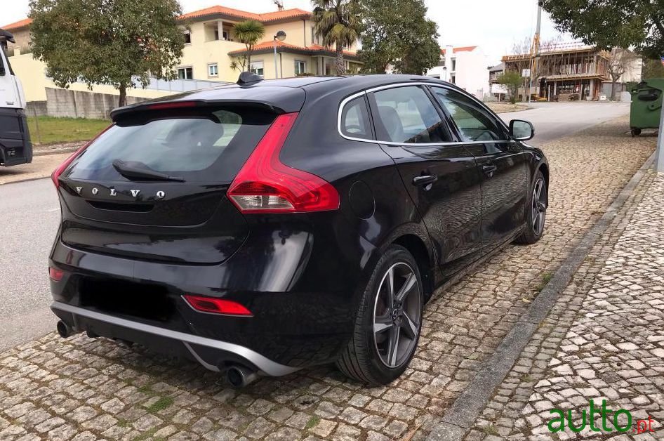 2013' Volvo V40 photo #1