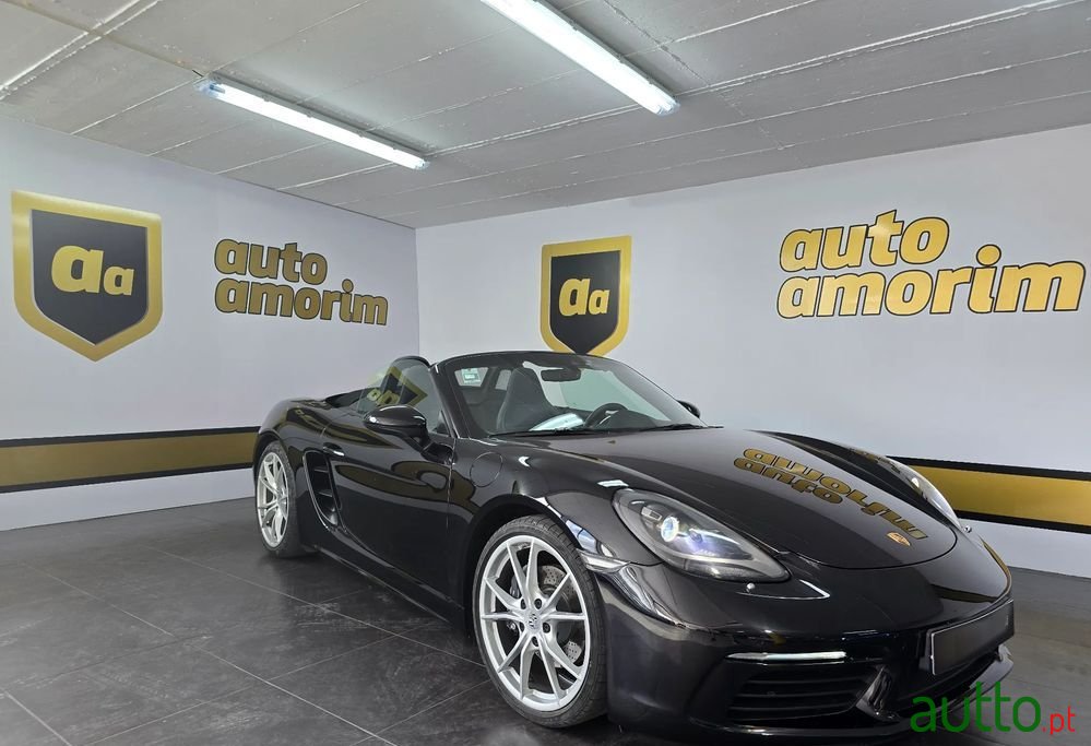 2017' Porsche 718 Boxster photo #2