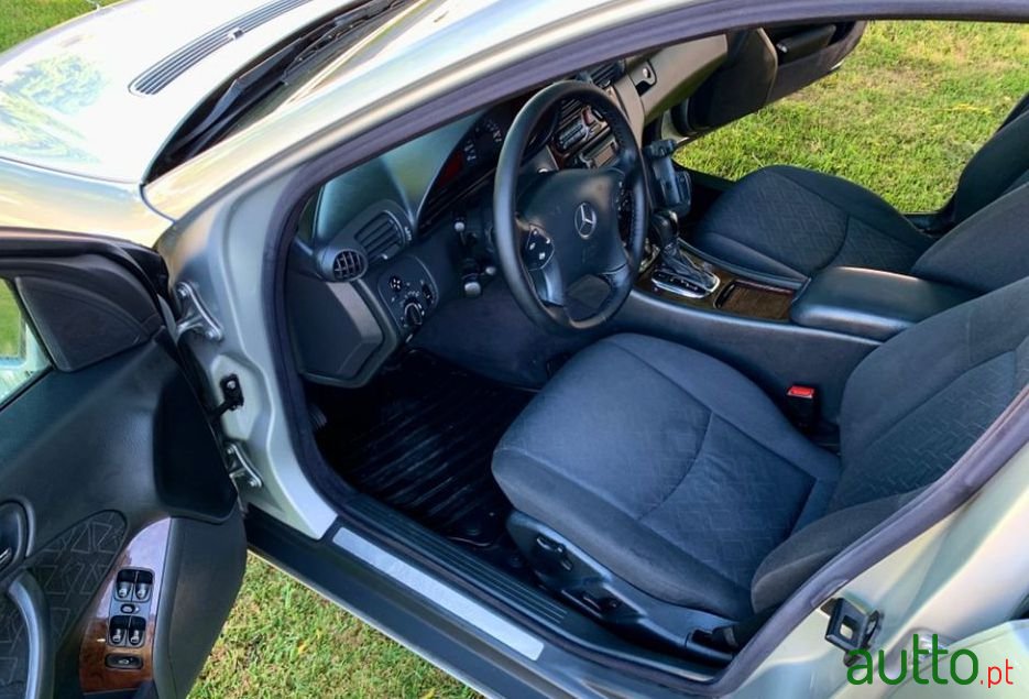 2002' Mercedes-Benz C-220 photo #1