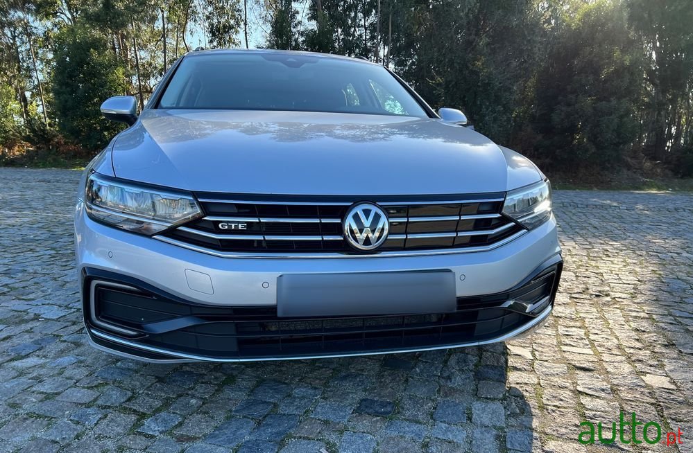 2020' Volkswagen Passat Variant photo #4