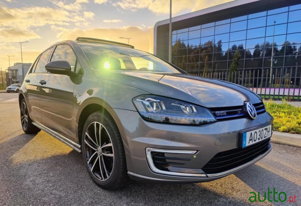 2016' Volkswagen Golf photo #1