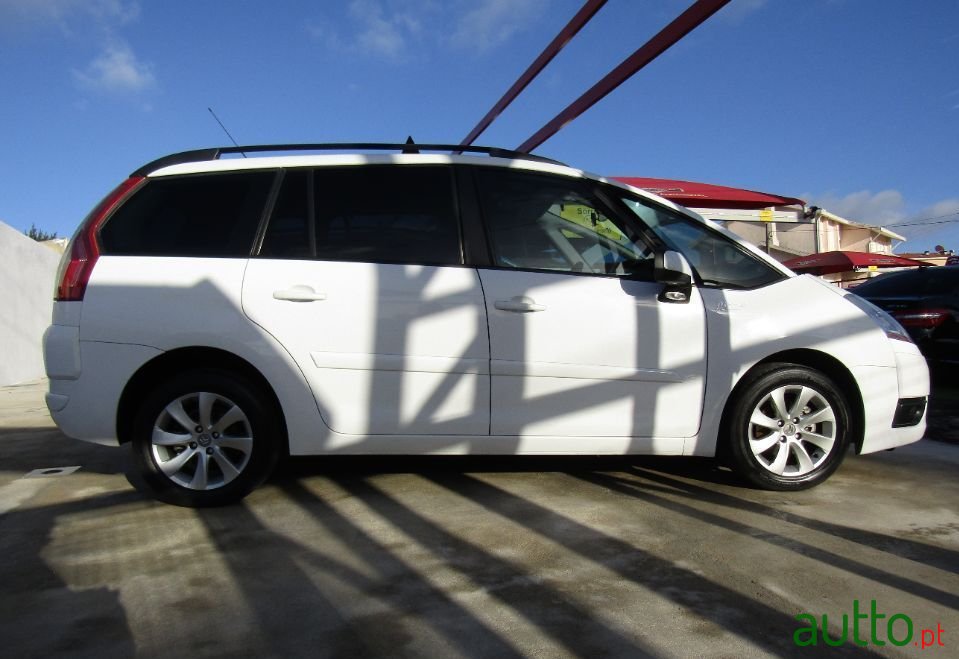 2010' Citroen C4 Grand Picasso photo #3