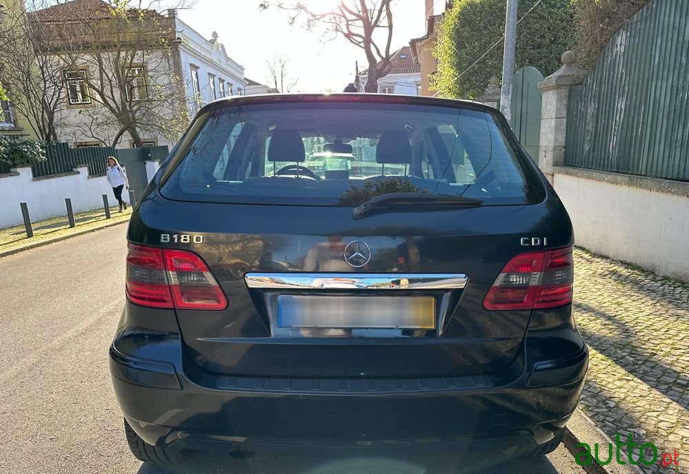 2009' Mercedes-Benz B 180 Cdi photo #3