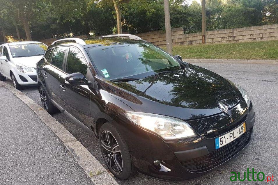 2011' Renault Megane-Sport-Tourer photo #2