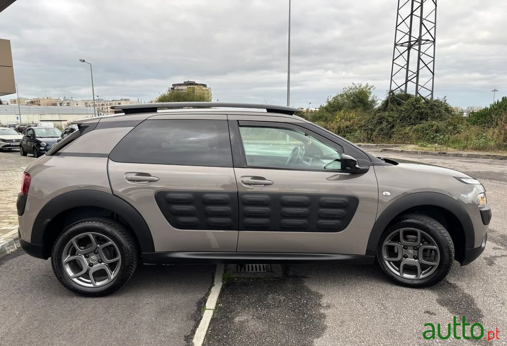 2016' Citroen C4 Cactus photo #5