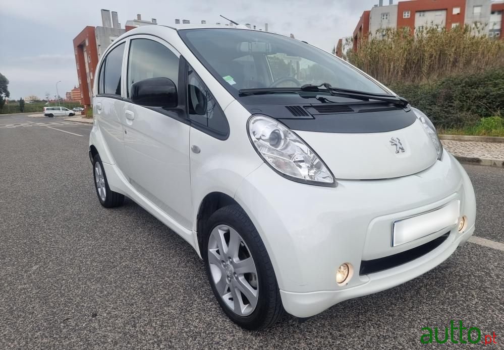 2015' Peugeot iOn Active photo #5