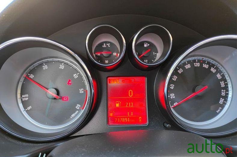 2012' Opel Insignia Sports Tourer photo #3