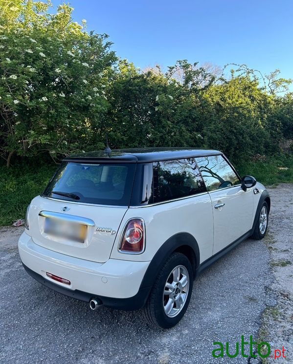 2011' MINI Cooper D photo #2