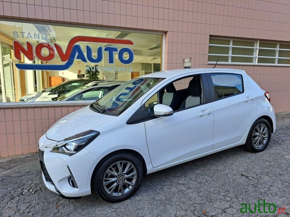 2017' Toyota Yaris photo #4
