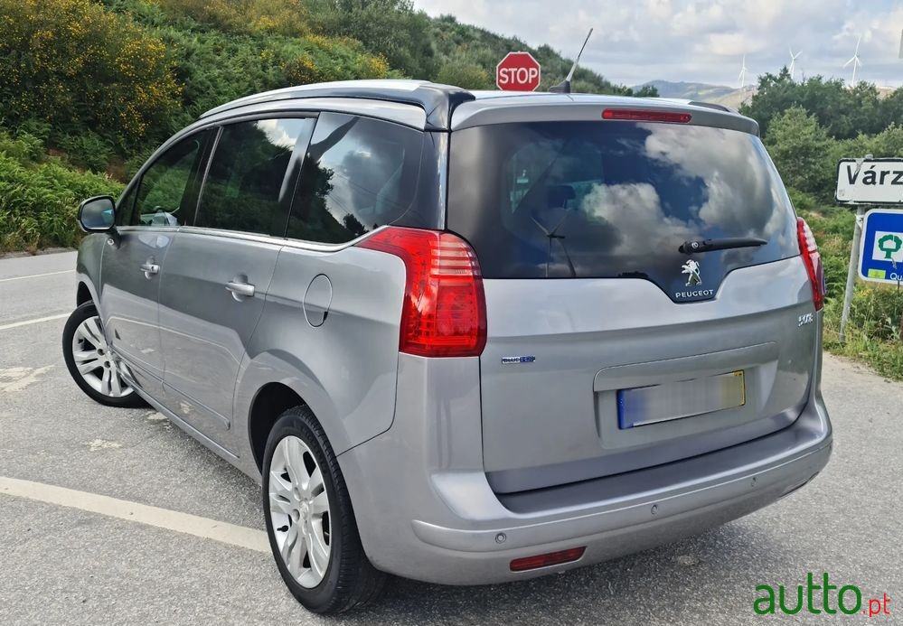 2015' Peugeot 5008 photo #6