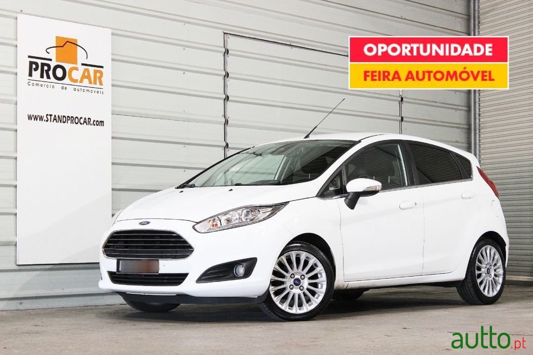 2013' Ford Fiesta photo #2