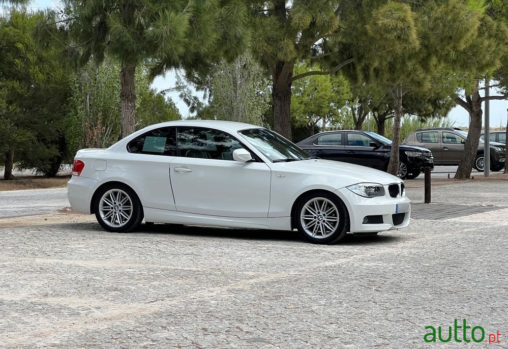 2011' BMW Série 1 D Coupe photo #3